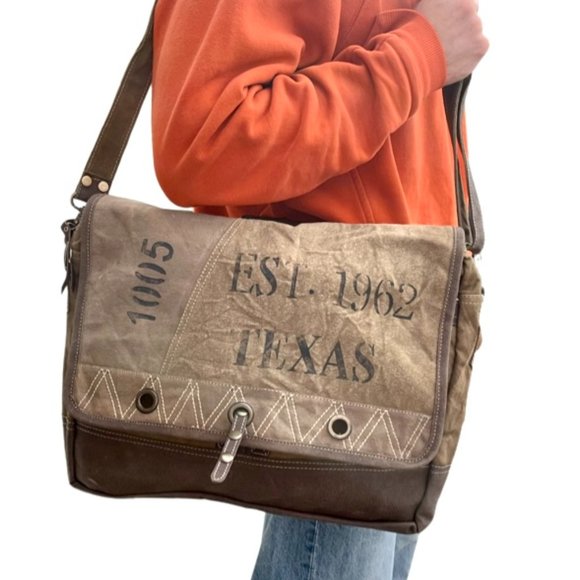 🆕Clea Ray Repurposed Canvas Crossbody Shoulder Messenger Tote Bag Texas - Picture 2 of 4